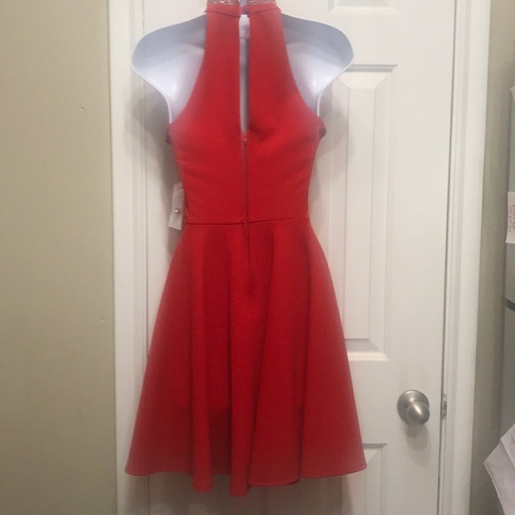 Beautiful Dress - Picture 3 of 4